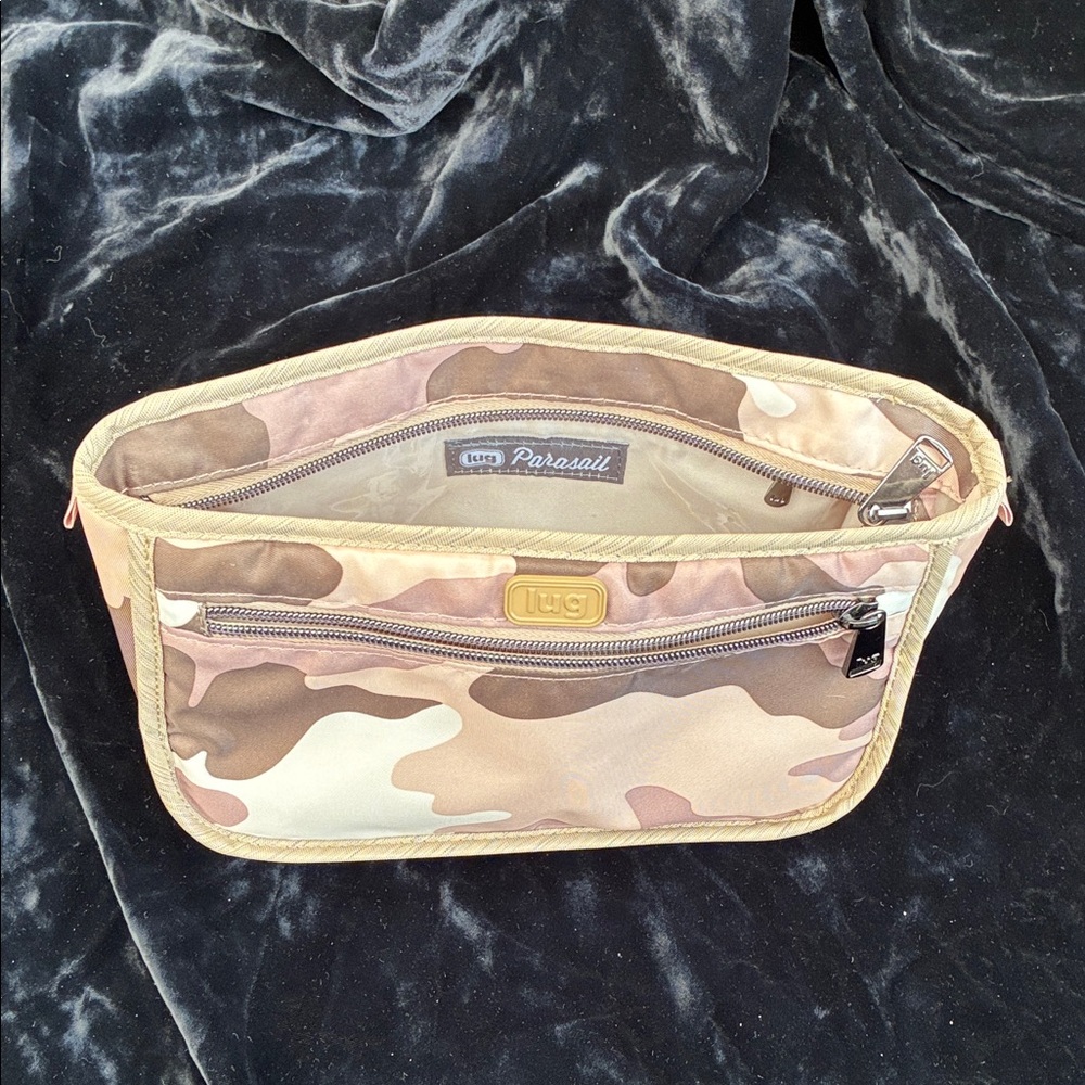 Lug Parasail makeup bag in like-new condition
